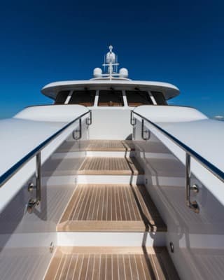 Pont avant d'un yacht Qualityacht